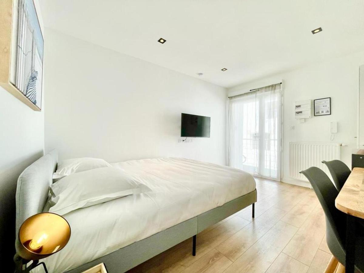 Residence Duguay - Centre Ville - Porte B - Appartements Tout Confort - Neuf - Nouveau Lorient Esterno foto