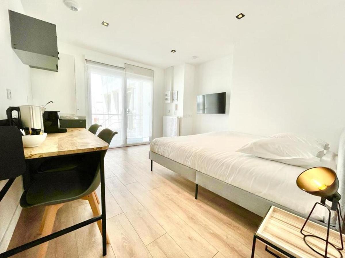 Residence Duguay - Centre Ville - Porte B - Appartements Tout Confort - Neuf - Nouveau Lorient Esterno foto