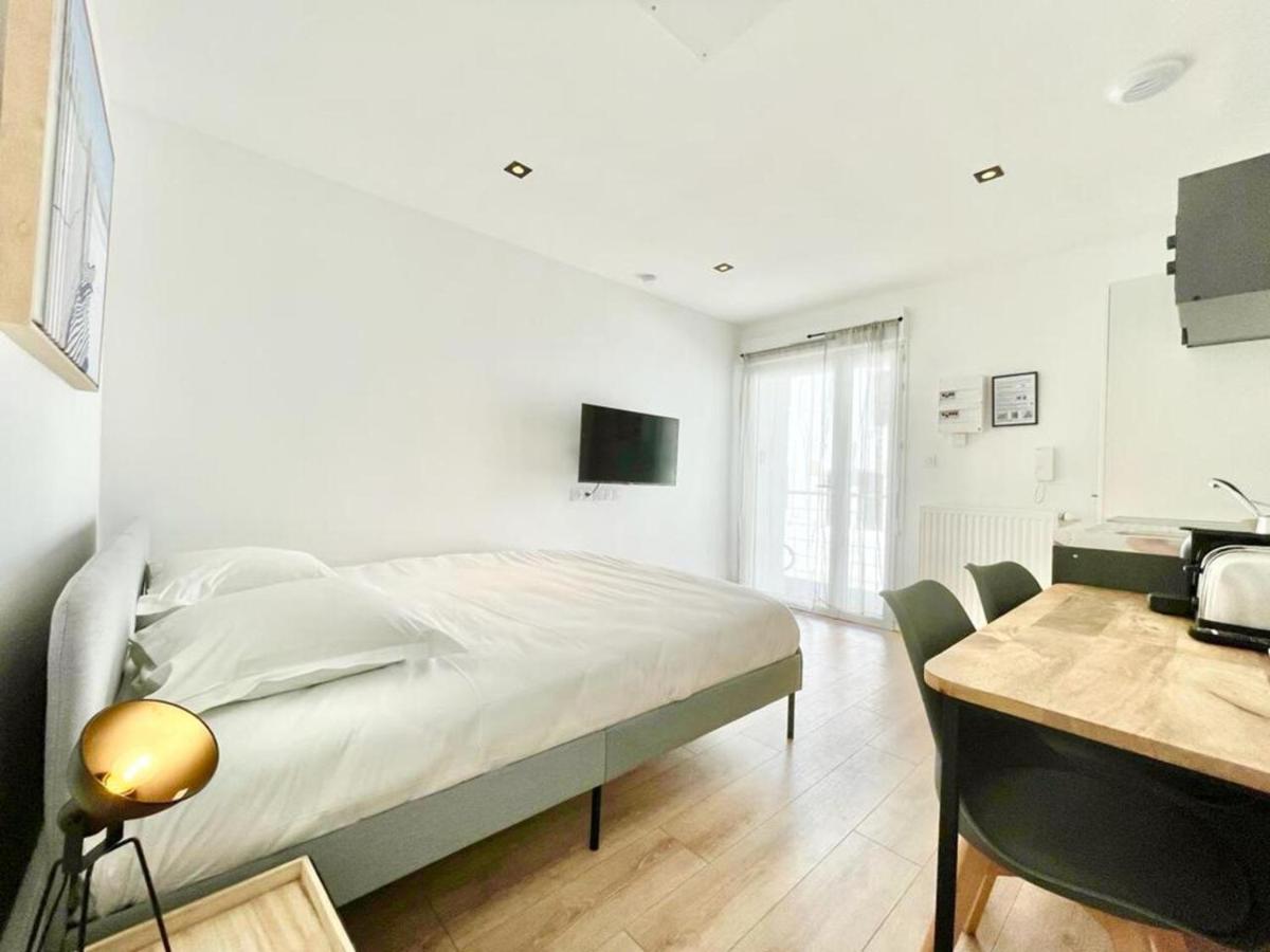 Residence Duguay - Centre Ville - Porte B - Appartements Tout Confort - Neuf - Nouveau Lorient Esterno foto