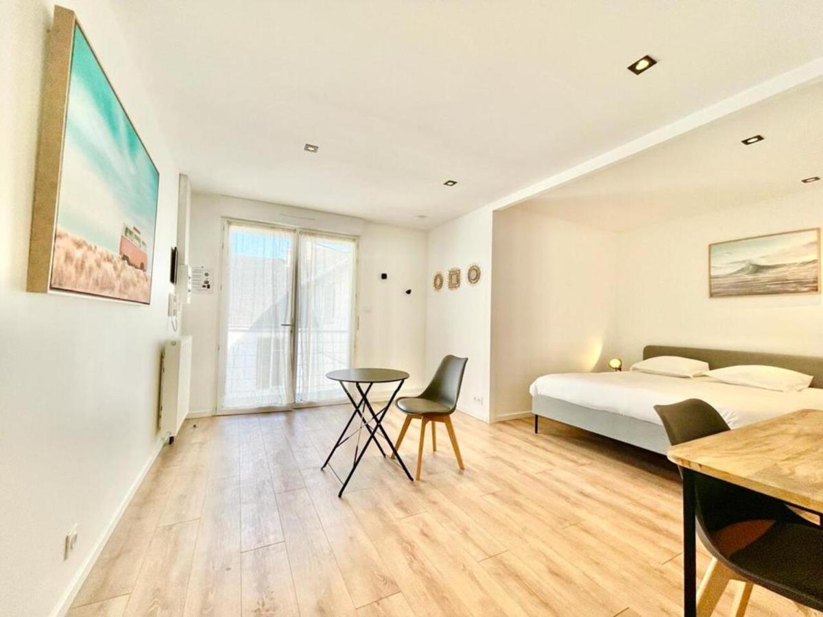 Residence Duguay - Centre Ville - Porte B - Appartements Tout Confort - Neuf - Nouveau Lorient Esterno foto