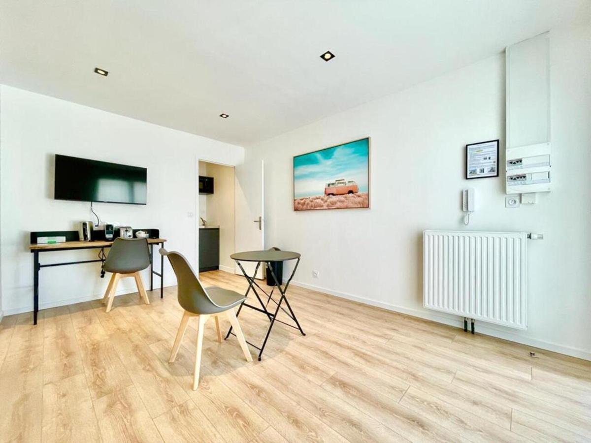 Residence Duguay - Centre Ville - Porte B - Appartements Tout Confort - Neuf - Nouveau Lorient Esterno foto